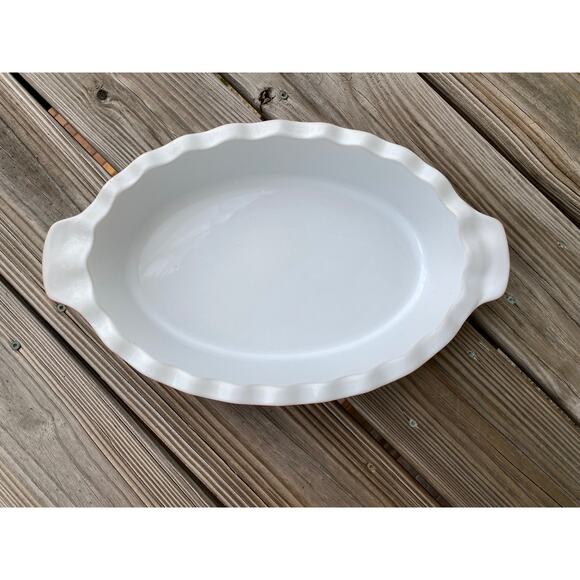 Emile Henry large scalloped oval baking dish - Picture 3 of 6